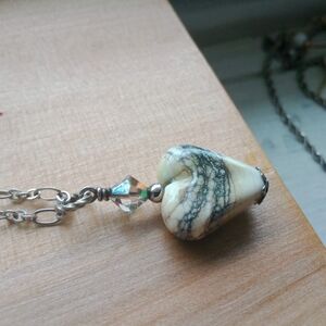 F Elegant Silver and Cream Heart Pendant Necklace